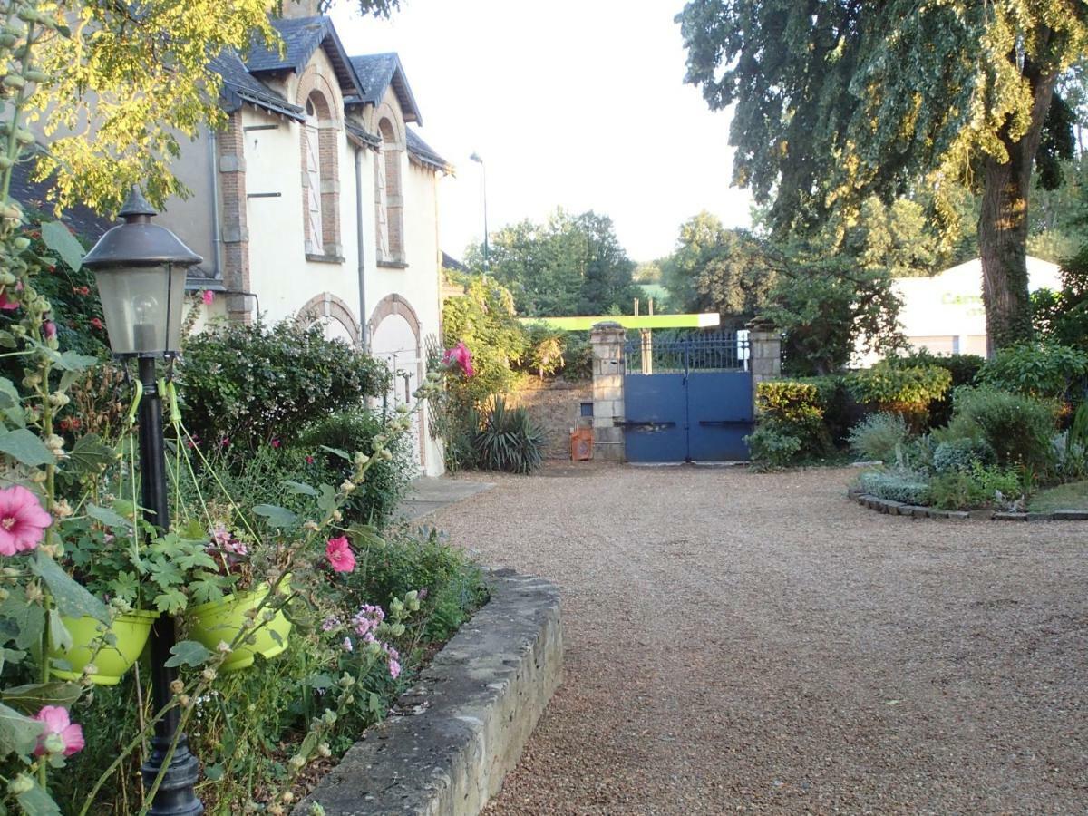 Appartement France Petit Château à Loué Extérieur photo