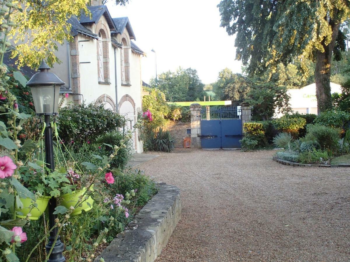 France Petit Château Loué Extérieur photo